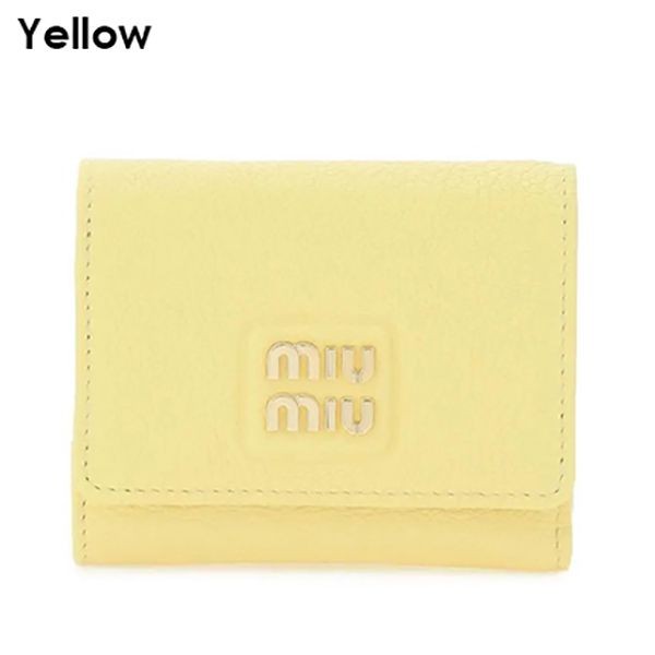 お洒落で可愛いミュウミュウ◆マドラス 偽物 レザー フラップ付折り財布5MH043 2AJB