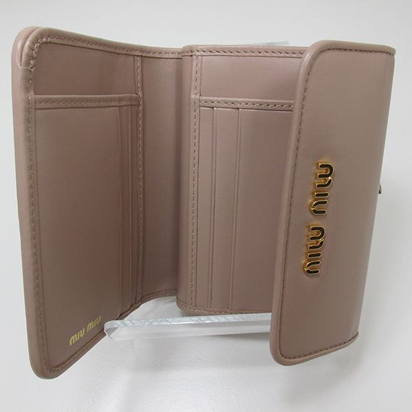 【送料関税込】ミュウミュウ★キルティングレザー 折りたたみ財布 偽物