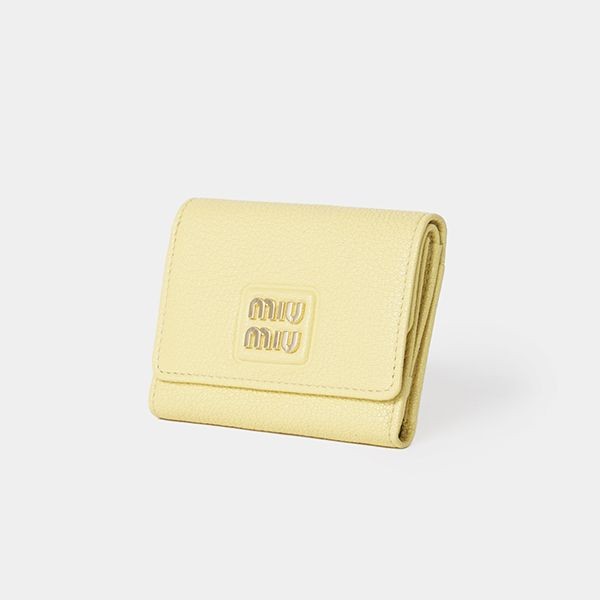 お洒落で可愛いミュウミュウ◆マドラス 偽物 レザー フラップ付折り財布5MH043 2AJB