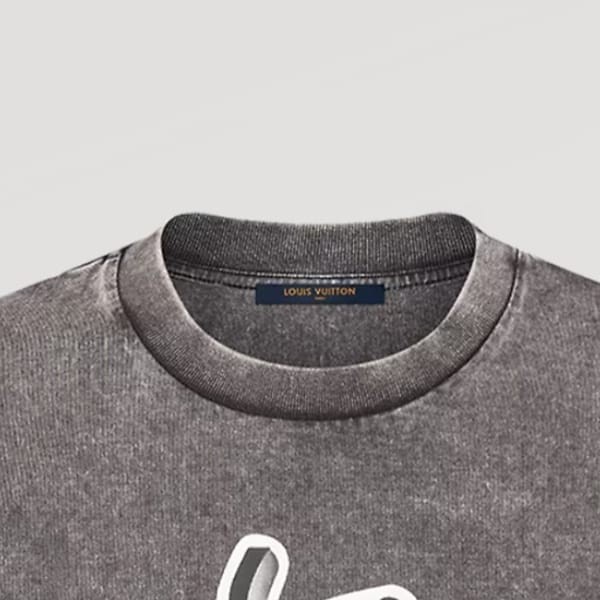 可愛いルイヴィトン 偽物 グラフィックLVシグネチャーTシャツ 1AFFE8