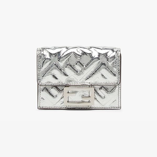 フェンディ マイクロ三つ折りバゲット 財布 偽物 8M0395AJBRF0MK5