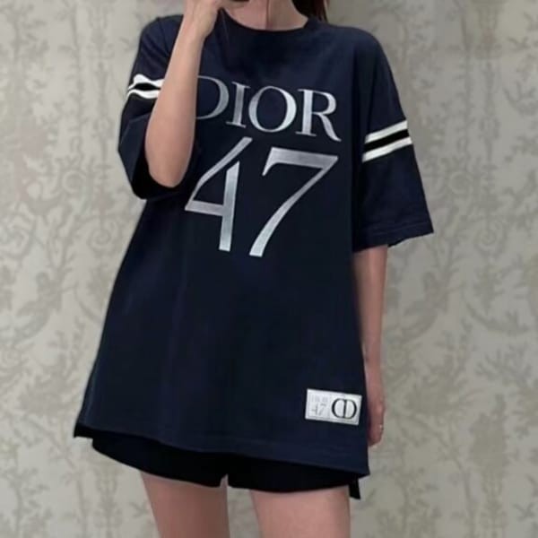 【即発】ディオール Tシャツ 偽物 半袖 コットン 1947ラベル 3色 413J640A0849_C580