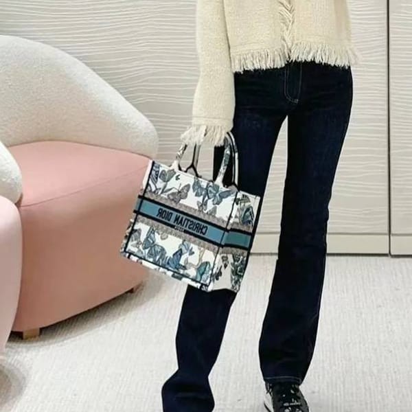 ディオール  BOOK TOTE 偽物 バッグ スモール ロゴ M1265ZESR_M933