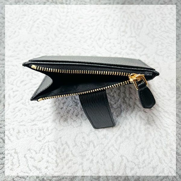 自然で可愛い☆プラダ レザーカード財布 ミニ財布 コインケース 1MC026 2B6P