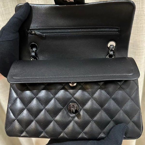 注目!シャネル ミニフラップバッグ コピー マトラッセ A01113 B06311 94305