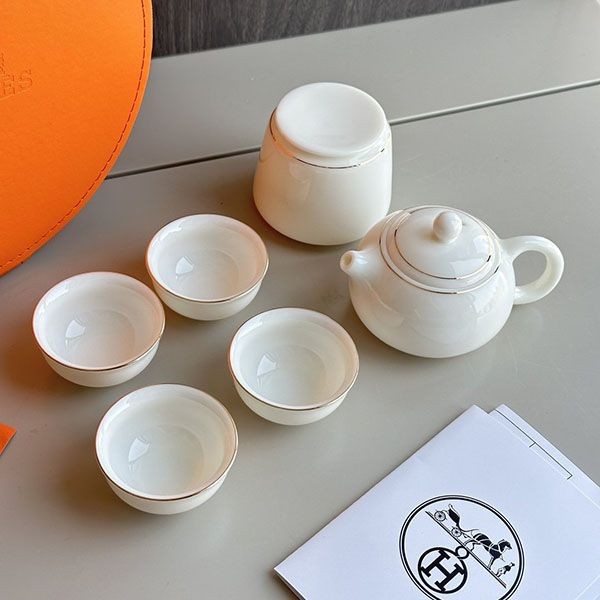 エルメスの旅行茶具（りょこうちゃぐ）セットですねw24043055