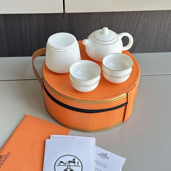 エルメスの旅行茶具（りょこうちゃぐ）セットですねw24043055
