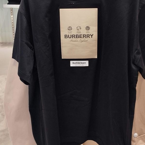 【手元に在庫有】【バーバリー】ラベルアップリケオーバーサイズ Tシャツ 偽物SERGIO 8057099