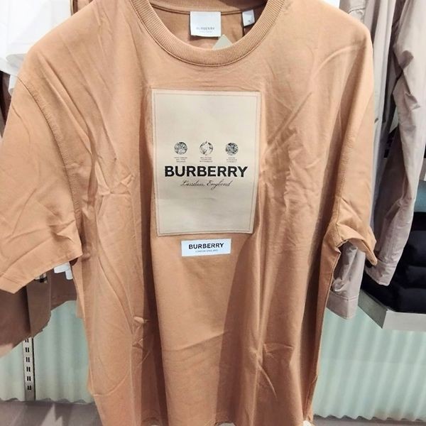 【手元に在庫有】【バーバリー】ラベルアップリケオーバーサイズ Tシャツ 偽物SERGIO 8057099