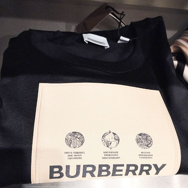 【手元に在庫有】【バーバリー】ラベルアップリケオーバーサイズ Tシャツ 偽物SERGIO 8057099