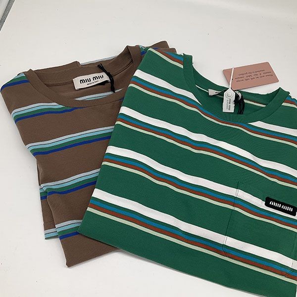 ＜最新で絶対欲しい>ミュウミュウ ロゴ ジャージー Tシャツ MJN537_14RT_F0F67_S_OOO