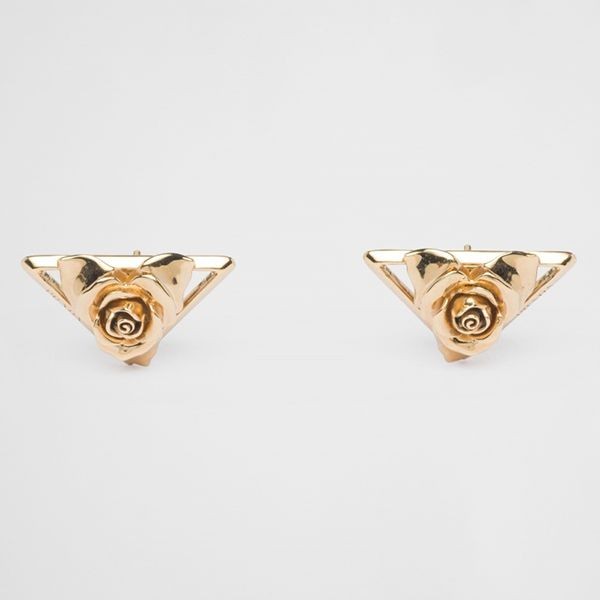 プラダ◆メタル ピアス 偽物 トライアングル 薔薇 ロゴ ローズ pd07021