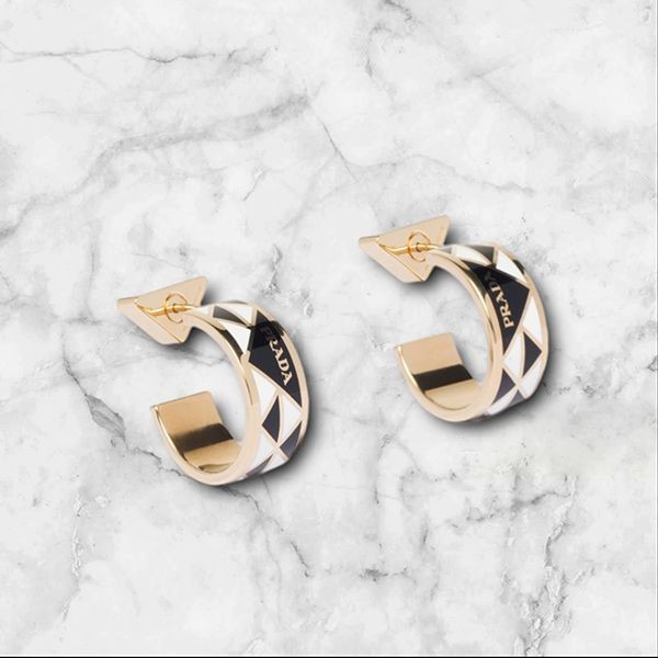 速達発送サービスプラダ エナメルメタル ピアス 偽物 Enameled metal earrings 1IO086