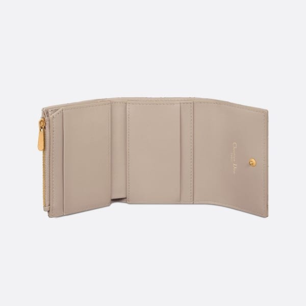 【セールで奇跡の入荷！】ディオール 偽物 Jolie Hibiscus ウォレット カナージュラムスキン 3色 S3105UNJB_M900