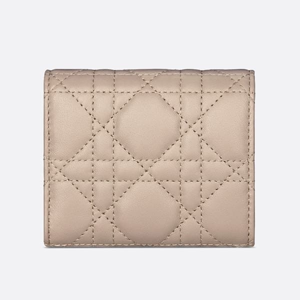 【セールで奇跡の入荷！】ディオール 偽物 Jolie Hibiscus ウォレット カナージュラムスキン 3色 S3105UNJB_M900