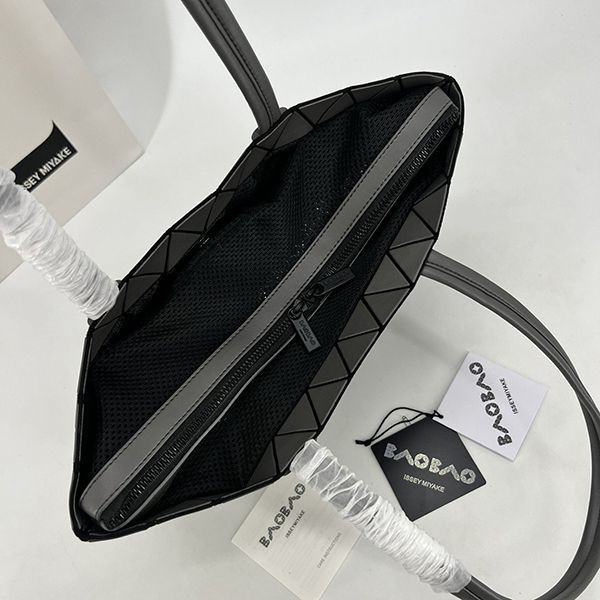 BAOBAO ISSEY コピー MIYAKE カルトン メタリック バッグ 24081202