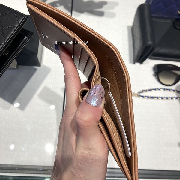 【マット風の大人デザイン】シャネル★二つ折り畳み財布 偽物