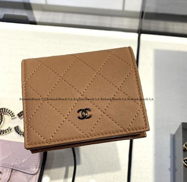 【マット風の大人デザイン】シャネル★二つ折り畳み財布 偽物