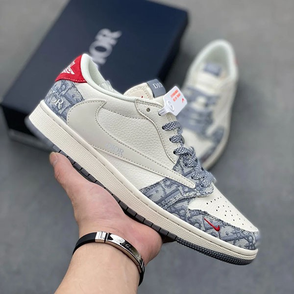 トラヴィス  x Fragment Design x エアジョーダン1  Low OG SP w24102901