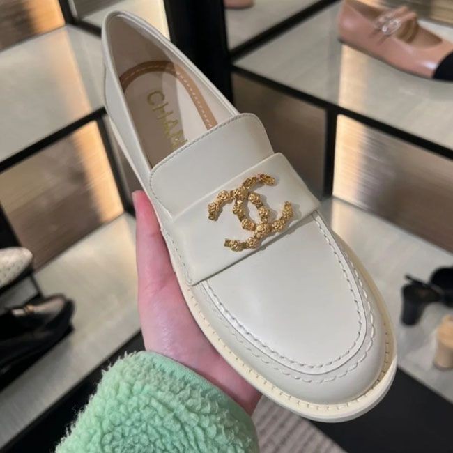この上なく上品☆シャネル ローファー ロゴ付き コピー G45663 B16429 94305