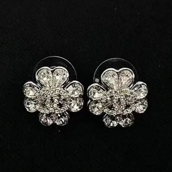 ナチュラル可愛い☆《クローバー♡可愛い存在感》シャネル ピアス パロディ ロゴ cc01155