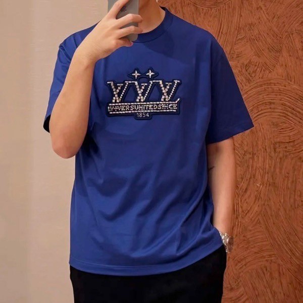 上質デザイン【シンプル☆】ルイヴィトン コピー エンベリッシュドコットンTシャツ 1AHCNN