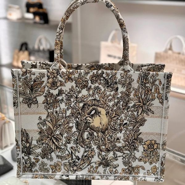 【万能でかわいい♡】【使い勝手も可愛さもある☆】ディオール ブックトート バッグ ミディアム M1296ZEDX