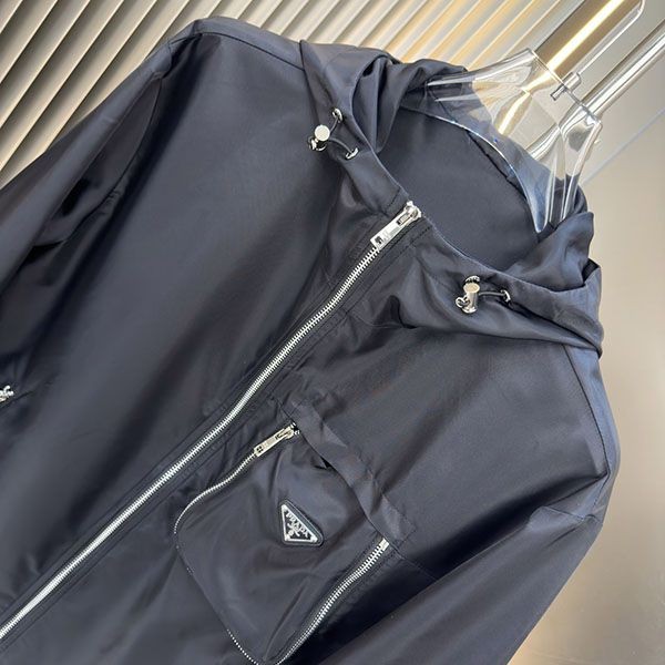 プラダ Re-Nylon コピー ポーチ付 フーデッドブルゾン w25022204