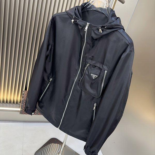 プラダ Re-Nylon コピー ポーチ付 フーデッドブルゾン w25022204
