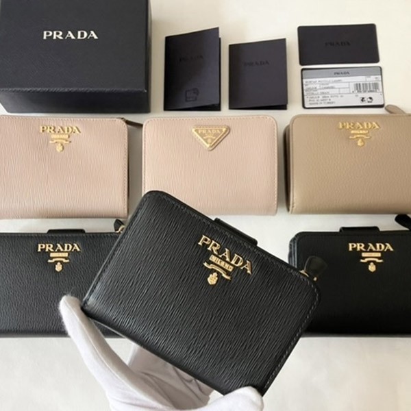プラダ Zip Compact Wallet ジップコンパクト財布 偽物♪