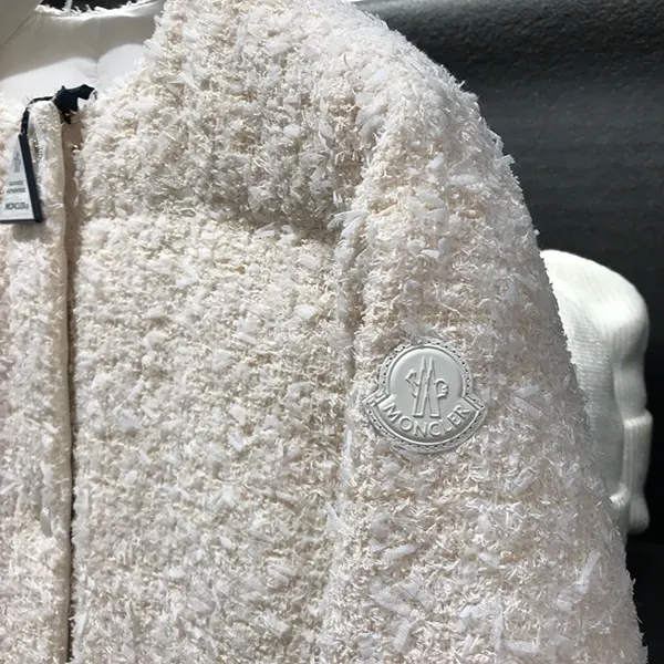 累積売上総額第１位！モンクレール Gerberoyショートダウンジャケット K10931A00052598DVF00