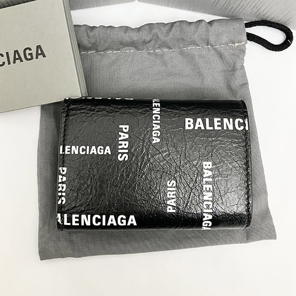 バレンシアガ 偽物 ロゴ 三つ折り ペーパー Compact Wallet 594312 2AAOC