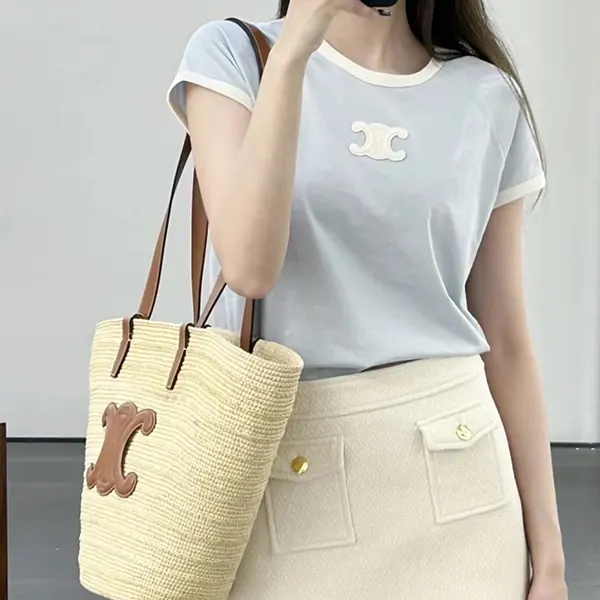 セリーヌ トリオンフパッチ付き コットンジャージー Tシャツ 2X16O507Z.07HI