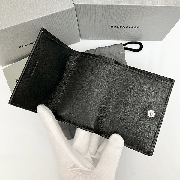 バレンシアガ 偽物 ロゴ 三つ折り ペーパー Compact Wallet 594312 2AAOC