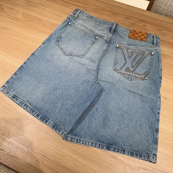 【セレブ多数愛用】ルイヴィトン 偽物 ハーフ・ショートパンツ 1AGTHV