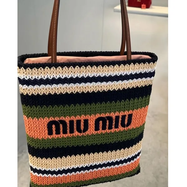 【即発】《特徴的なアクセント》【ミュウミュウ】ロゴかごバッグ 偽物 miu2548