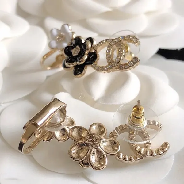 欲しい♡超限定♪お耳を包み込むお花がかわいい♡華やぐ25P シャネル ピアス コピー
