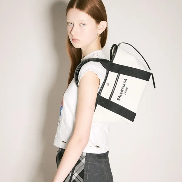 大人気定番バレンシアガ Biarritz スモール トートバッグ N級品