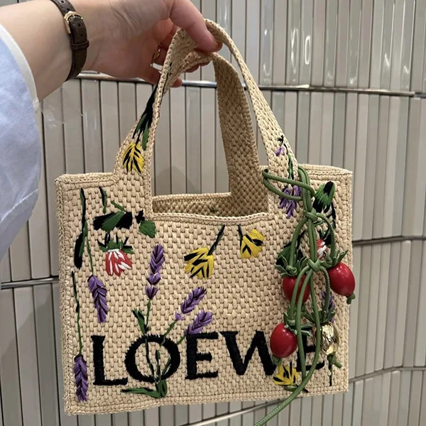 人気アイコン！即発送ロエベ フォントトートバッグ パチモン ラフィア 花刺繍 ALF1B59X26