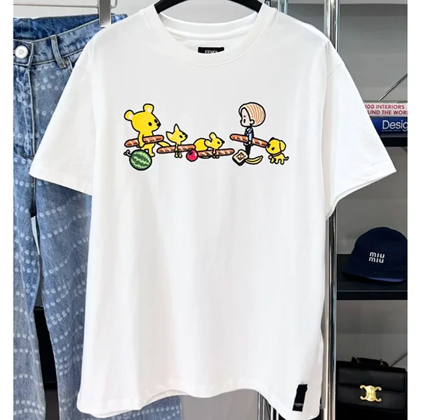 高級ブランド《コラボアイテム》【フェンディ】Silvia and The Baguette Tシャツ 偽物