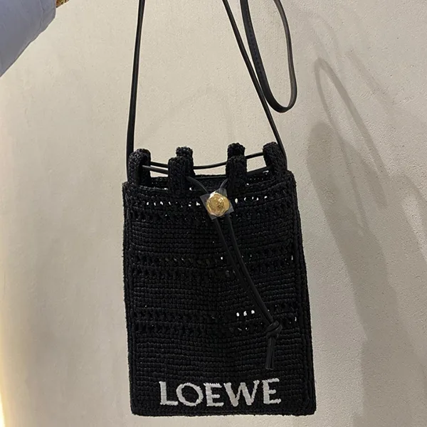 ロエベ pocket ペブル ラフィア かごバッグ 偽物 ショルダー loe25581