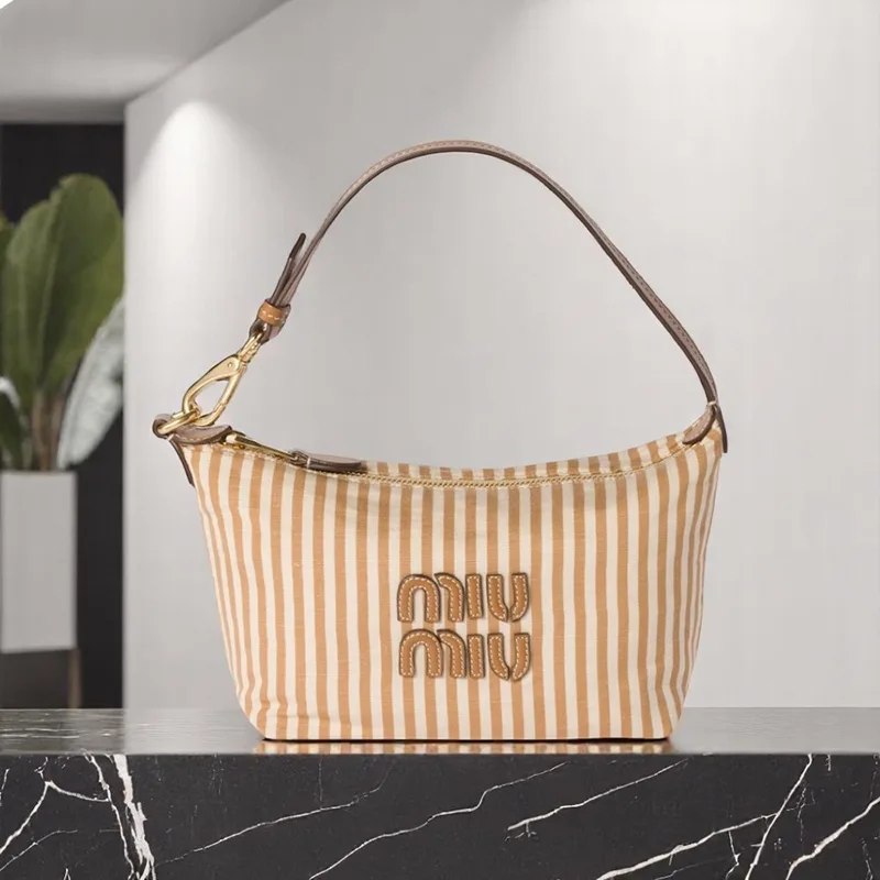 ★ミュウミュウ n級品★ロゴ入り ストライプ コットンポーチ 2色 miu0608