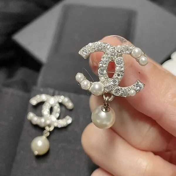 人気アイコン！即発送シャネル CCロゴ パールピアス コピー 揺れアクセ AB5737 B04938 NB264