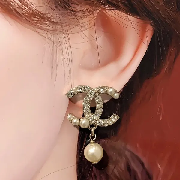 人気アイコン！即発送シャネル CCロゴ パールピアス コピー 揺れアクセ AB5737 B04938 NB264