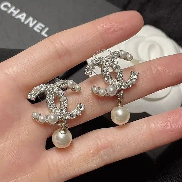 人気アイコン！即発送シャネル CCロゴ パールピアス コピー 揺れアクセ AB5737 B04938 NB264