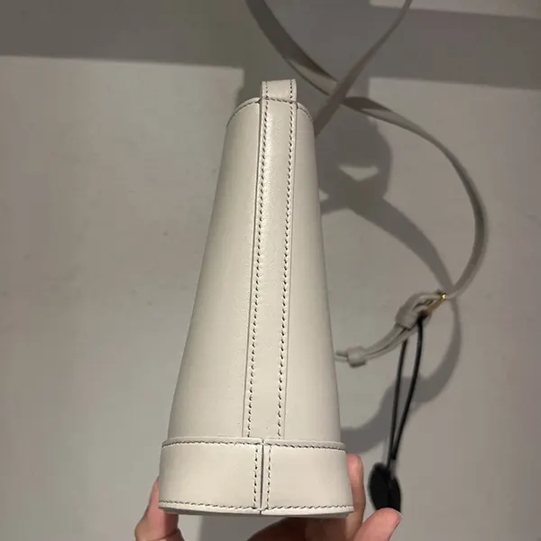 目玉商品！セリーヌ キュイル ミニ バッグ 激安 チョークホワイト 10L433ESM.01CK