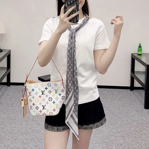 [通販]首元に差がつく一枚【ルイヴィトン コピー】Tシャツ シルクスカーフ付 1AIR42