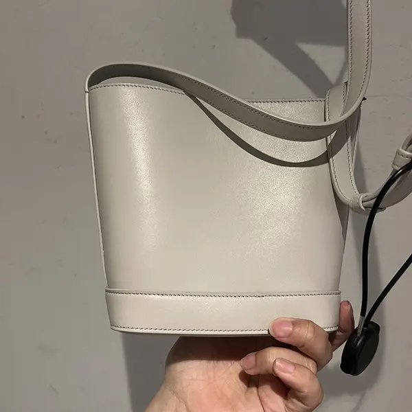 目玉商品！セリーヌ キュイル ミニ バッグ 激安 チョークホワイト 10L433ESM.01CK