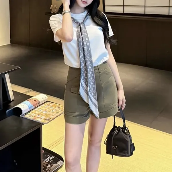 [通販]首元に差がつく一枚【ルイヴィトン コピー】Tシャツ シルクスカーフ付 1AIR42
