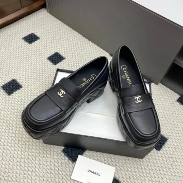 存在感抜群♥【シャネル】厚底マトラッセローファー コピー G46582